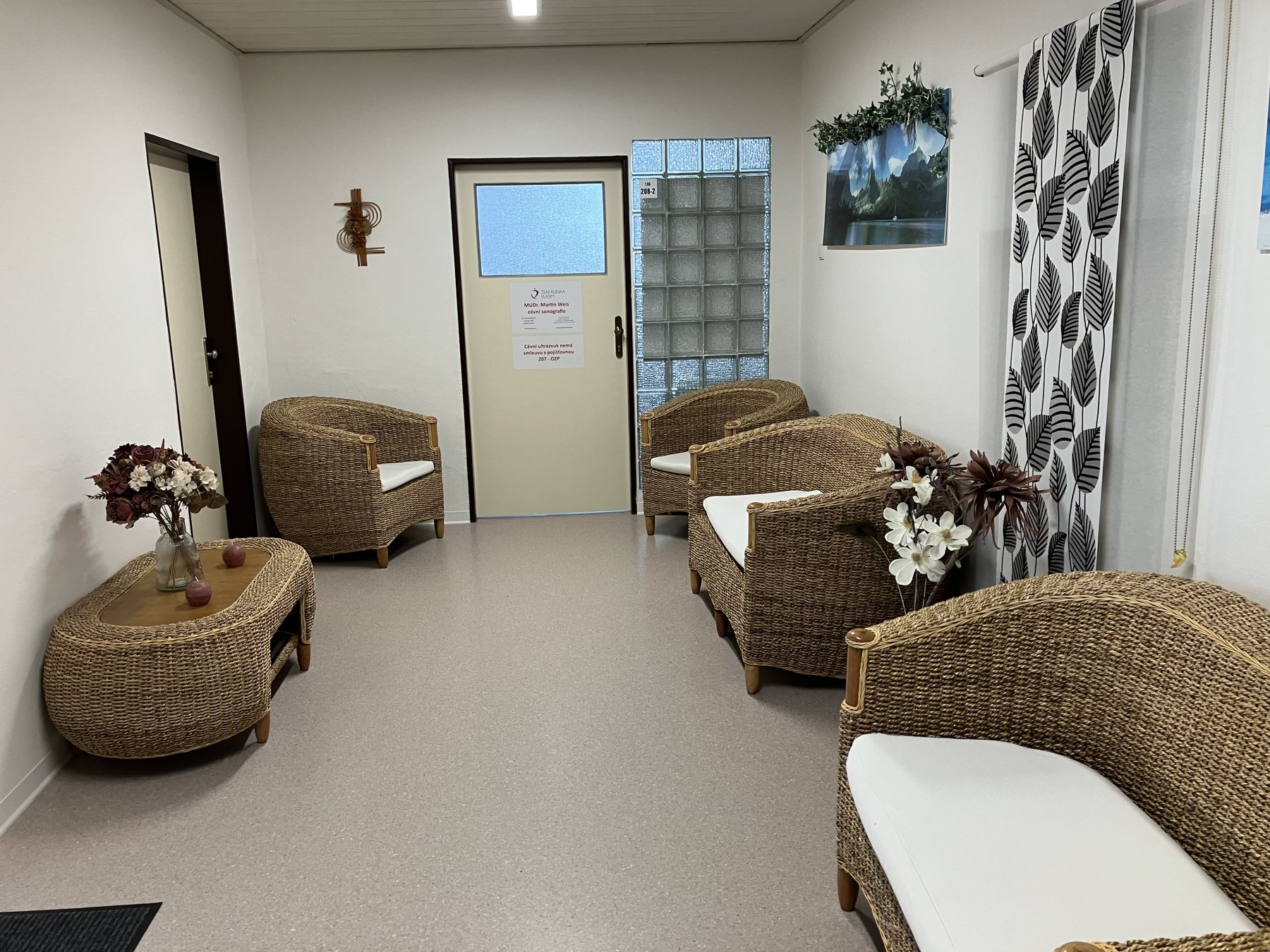 Čekárna kliniky – ratanová sedací souprava